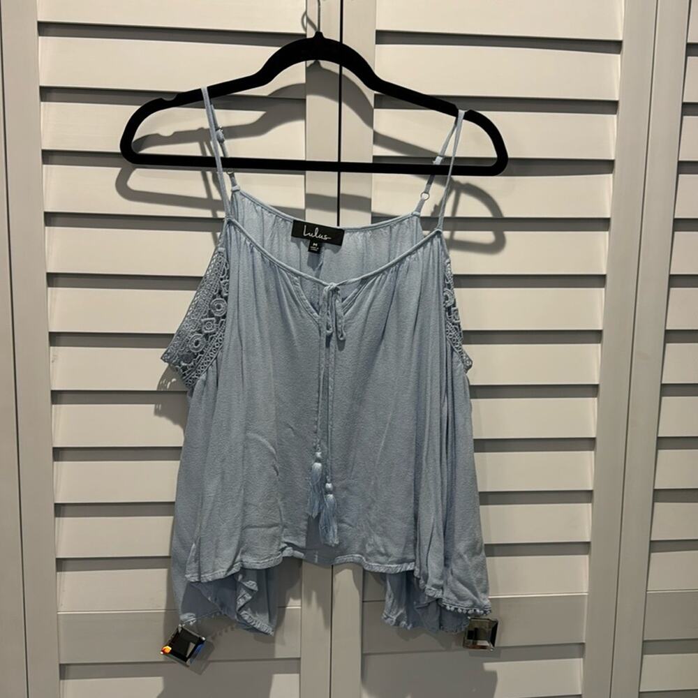 Lulu’s Pre loved Light blue open shoulder with Crotchet detail Top.